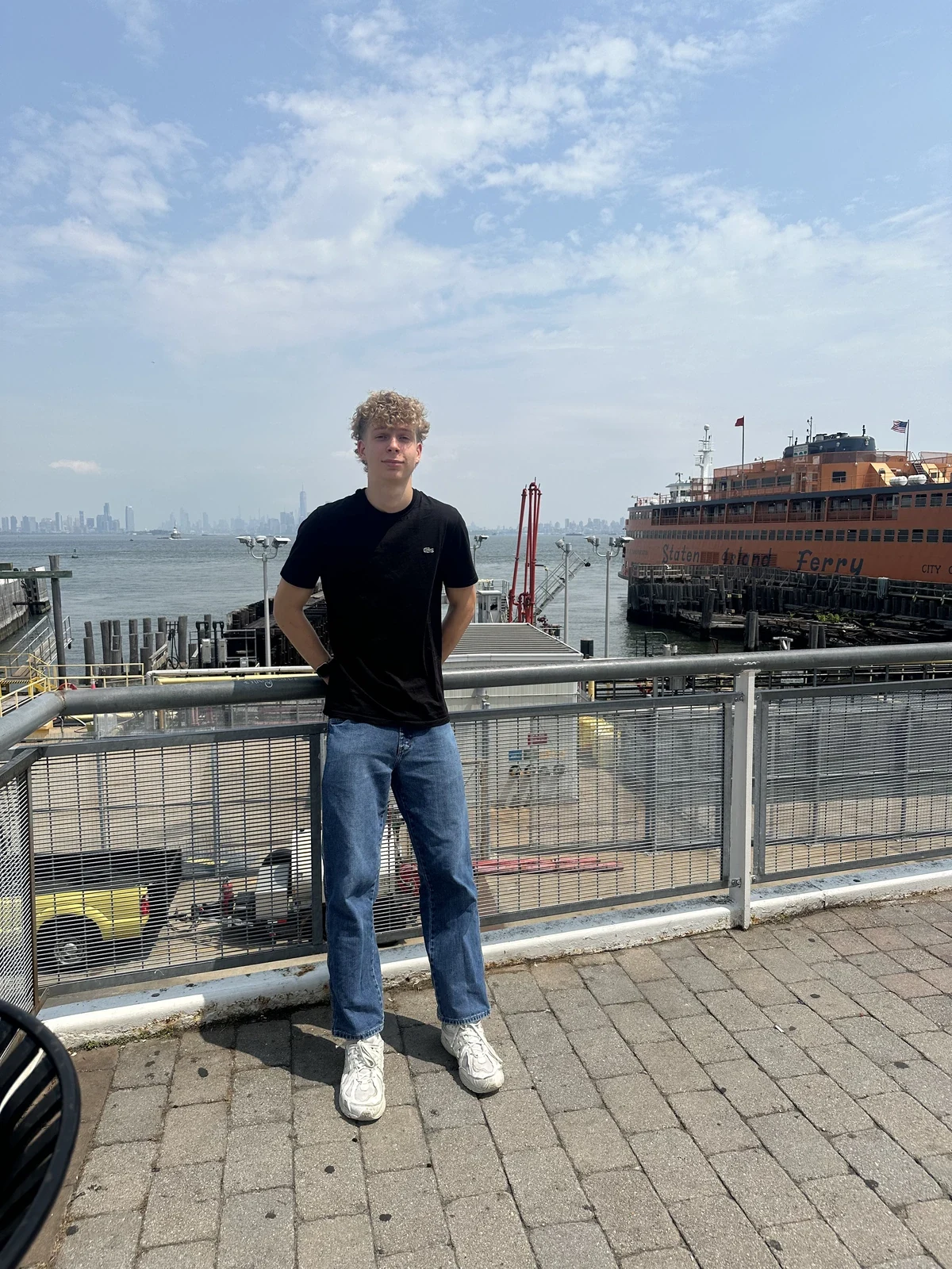Ich vor der Skyline von New York